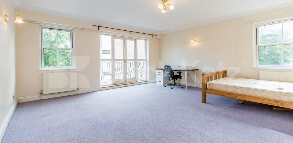 2 BED GOOD FOR 3 SHARERS OF CAMDEN ROAD!, 2 Bedroom, 1 bath, 1 reception Flat			 York Way, CAMDEN BORDERS